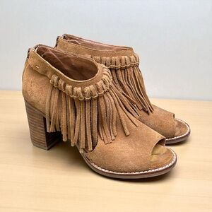 Sbicca Vintage Collection “Hickory” Peep Toe Heeled Sandal in Tan Size 7